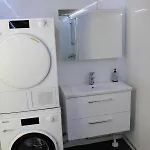 Cozy 4 Person On Quiet Residential Area * אולו