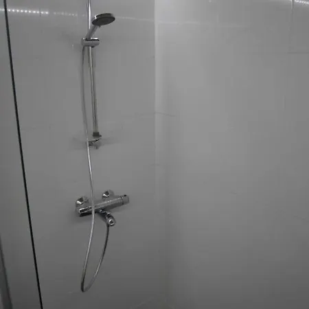 Cozy 4 Person On Quiet Residential Area