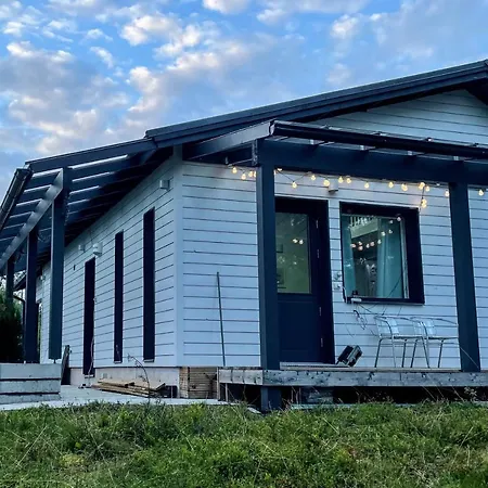 Cozy 4 Person On Quiet Residential Area