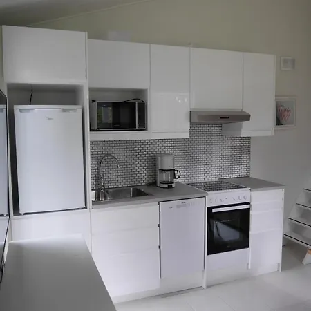 Cozy 4 Person On Quiet Residential Area דירה אולו