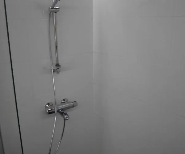 Cozy 4 Person On Quiet Residential Area