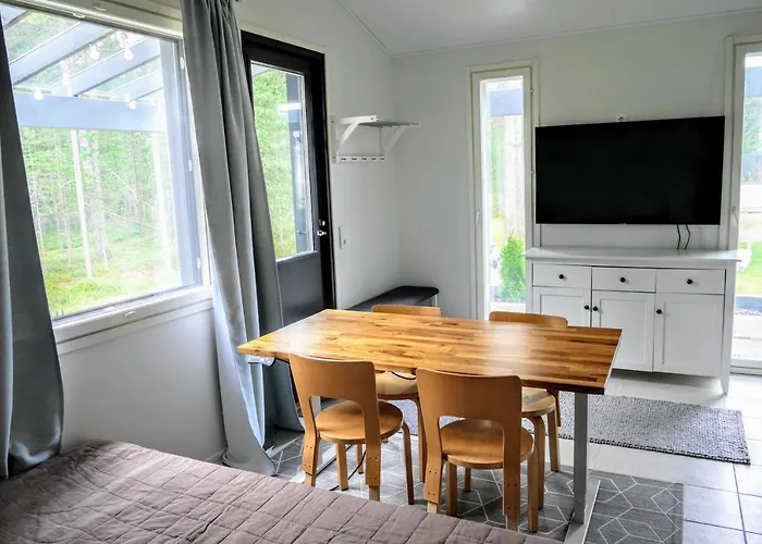 Cozy 4 Person On Quiet Residential Area *