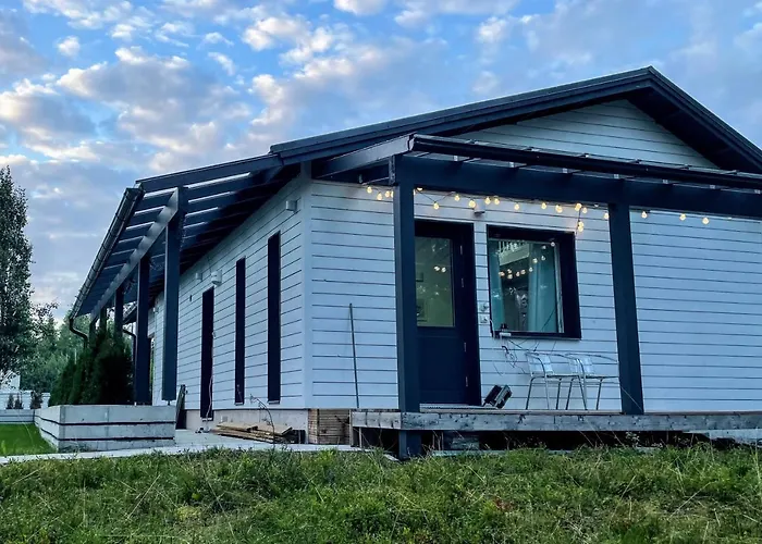 Cozy 4 Person On Quiet Residential Area