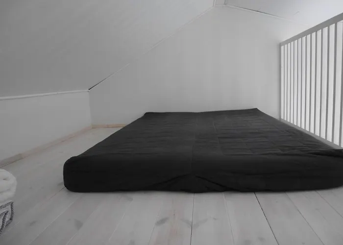 Cozy 4 Person On Quiet Residential Area